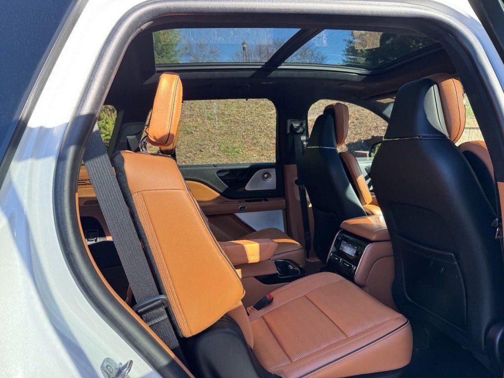 Used 2024 Lincoln Aviator Black Label w/ Dynamic Handling Package image 10
