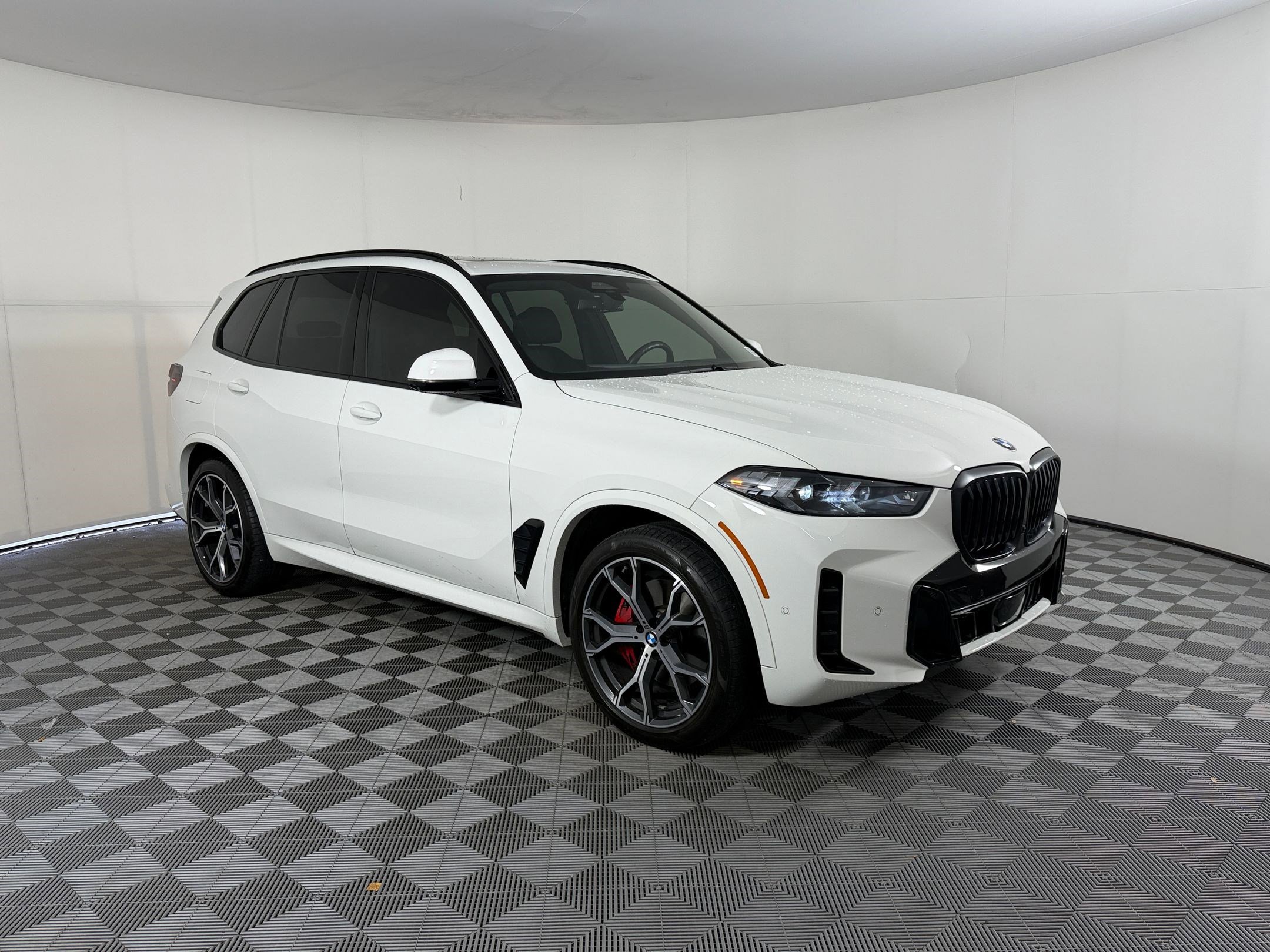 Used 2024 BMW X5 sDrive40i w/ M Sport Package RWD image 7