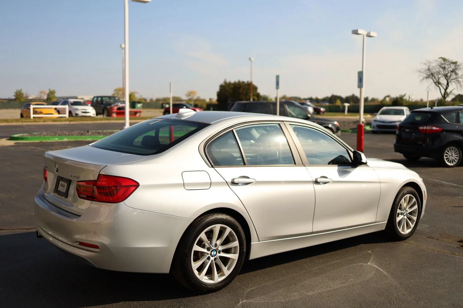 Used 2018 BMW 320i xDrive Sedan w/ Convenience Package AWD/4WD image 5