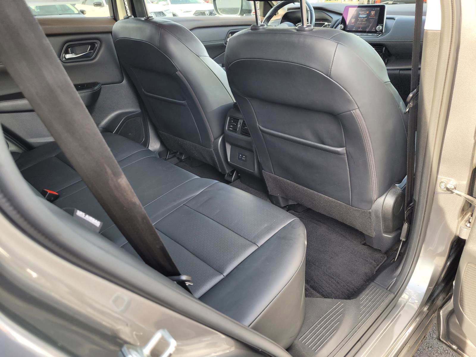 Used 2022 Nissan Rogue SV w/ SV Premium Package image 19