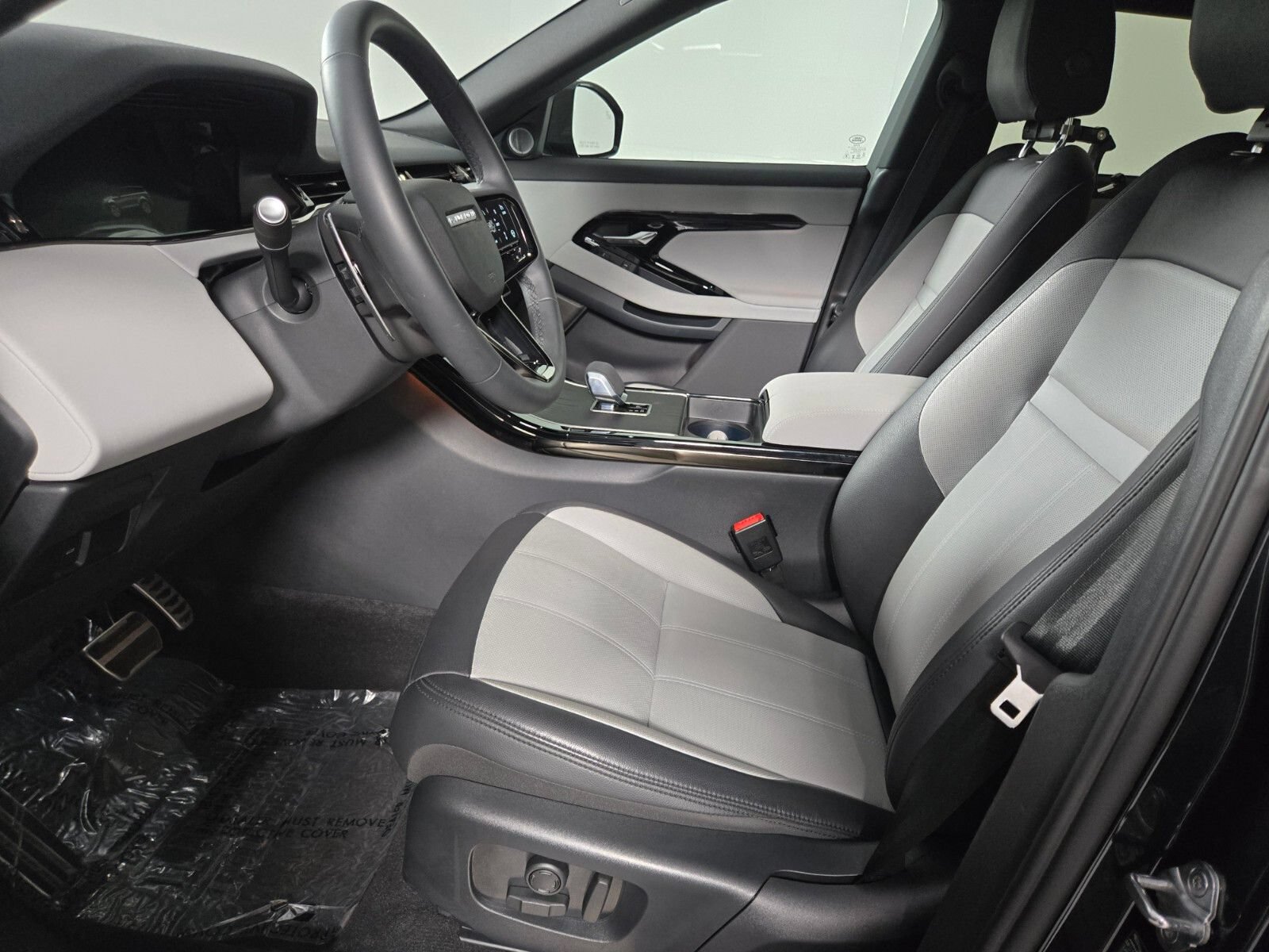 Used 2026 Land Rover Range Rover Evoque Dynamic SE AWD/4WD image 11