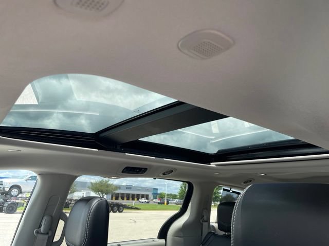 Used 2023 Chrysler Pacifica Limited FWD image 7