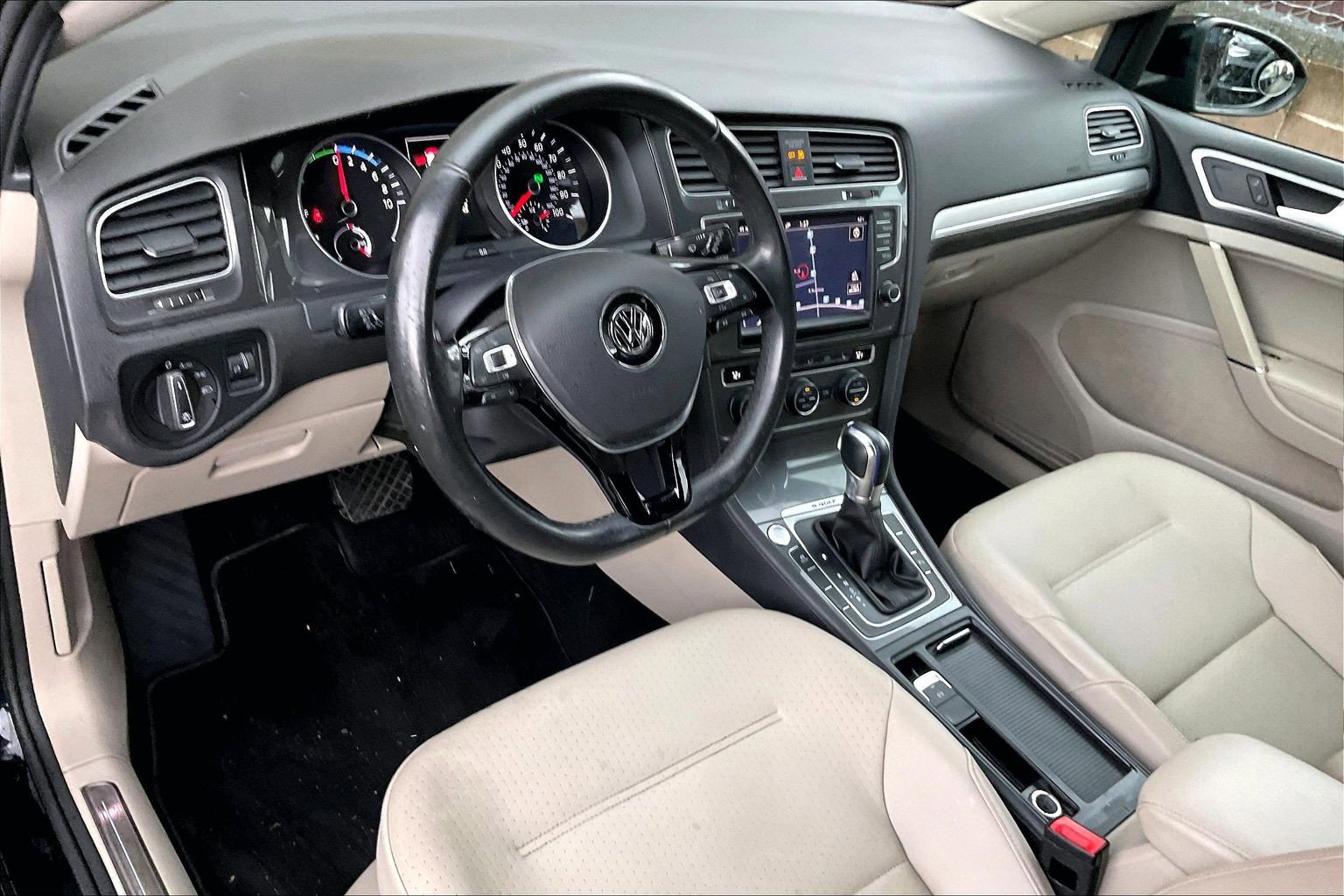 Used 2016 Volkswagen e-Golf SEL Premium FWD image 14