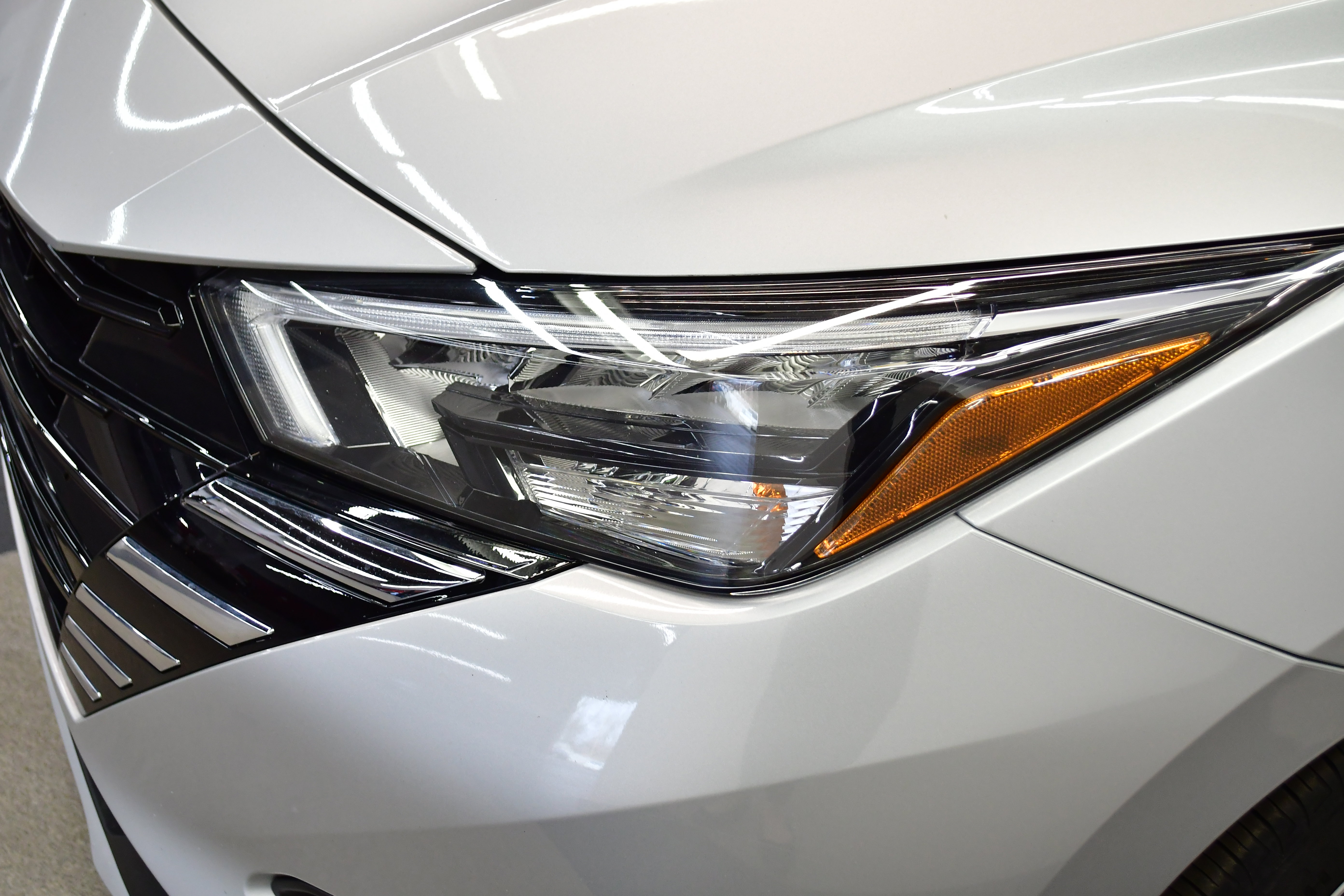 Used 2025 Nissan Versa SV image 30