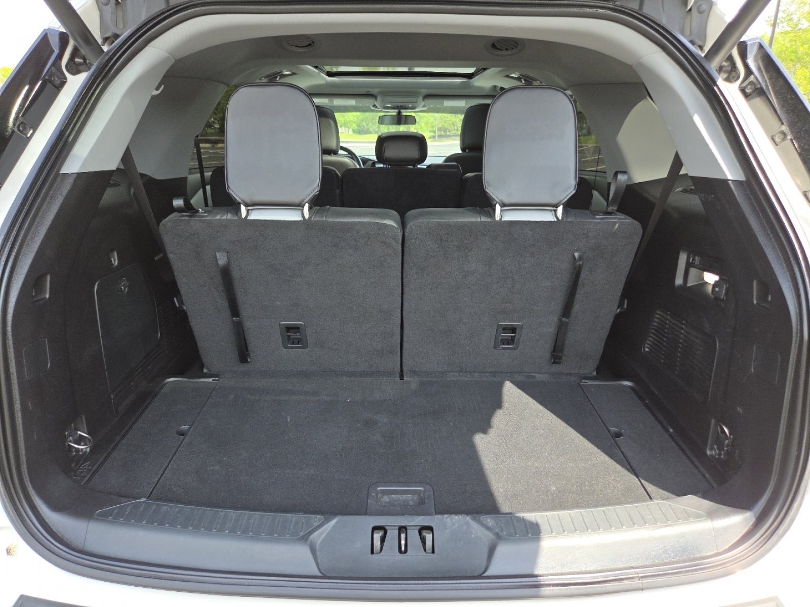 Used 2021 Ford Explorer XLT w/ Equipment Group 202A AWD/4WD image 26