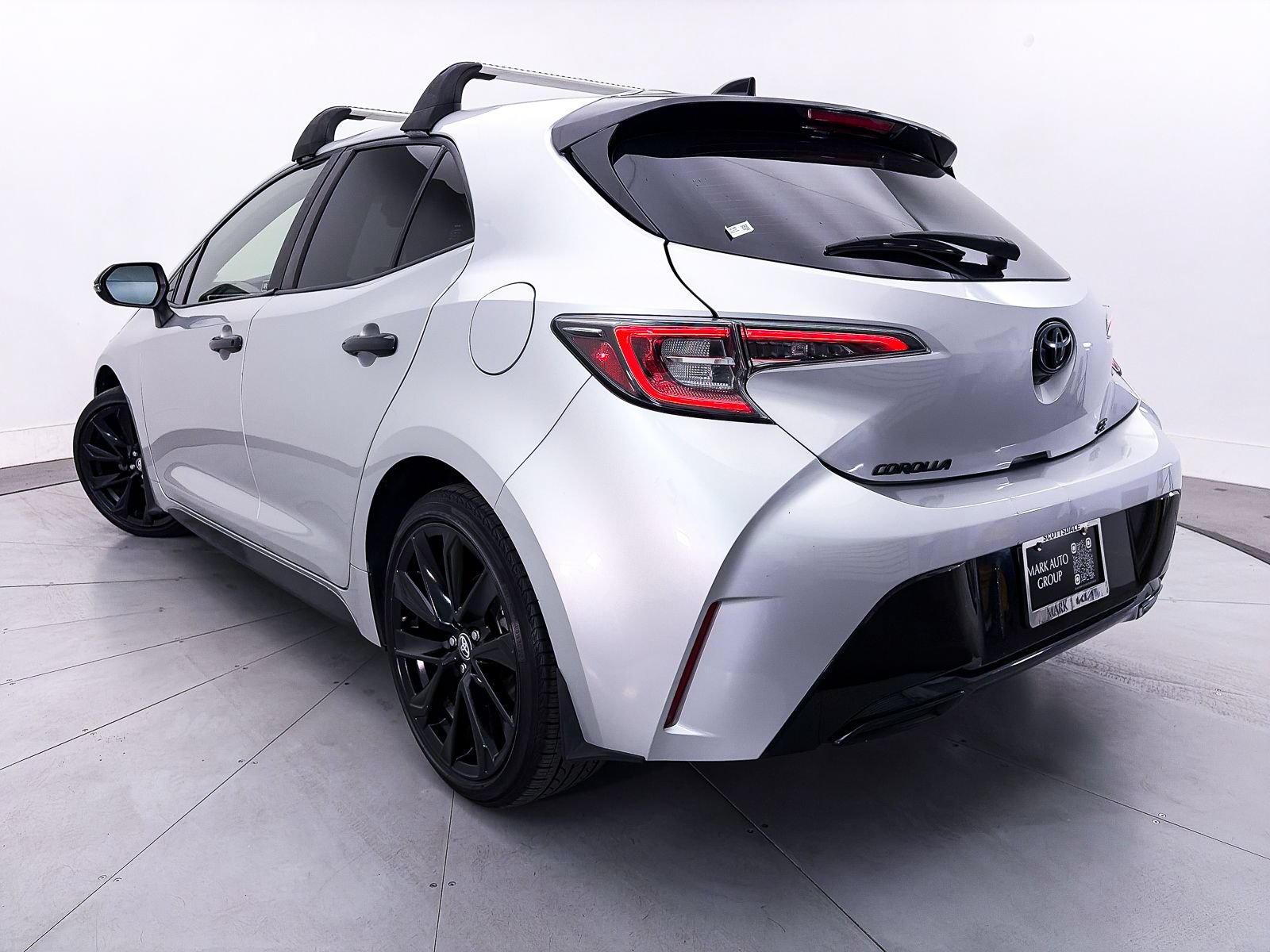 Used 2021 Toyota Corolla SE FWD image 2
