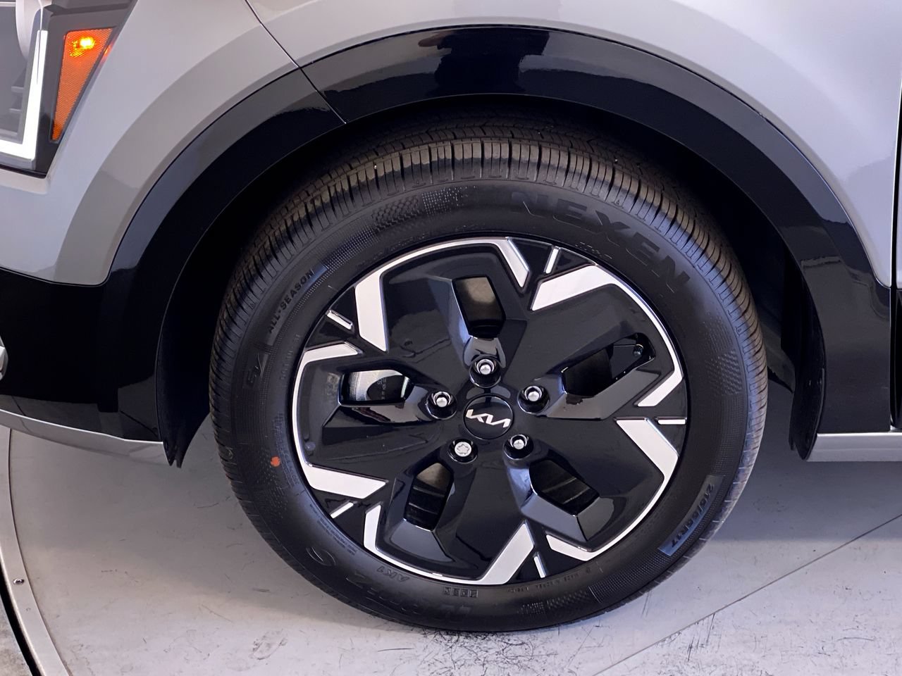 New 2026 Kia Niro Wind FWD image 12
