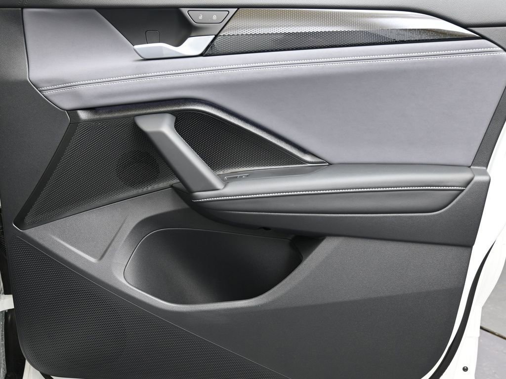 New 2026 Volkswagen Tiguan SE R-Line image 11