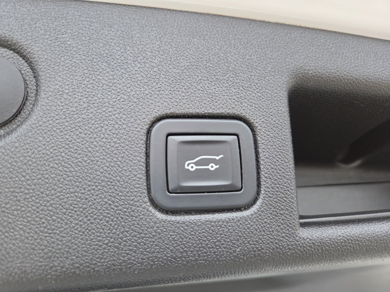 Used 2018 Chevrolet Equinox Premier image 20