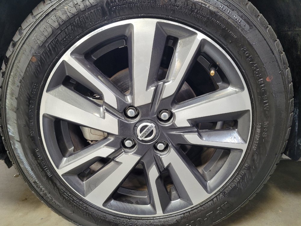 Used 2021 Nissan Versa SV FWD image 31
