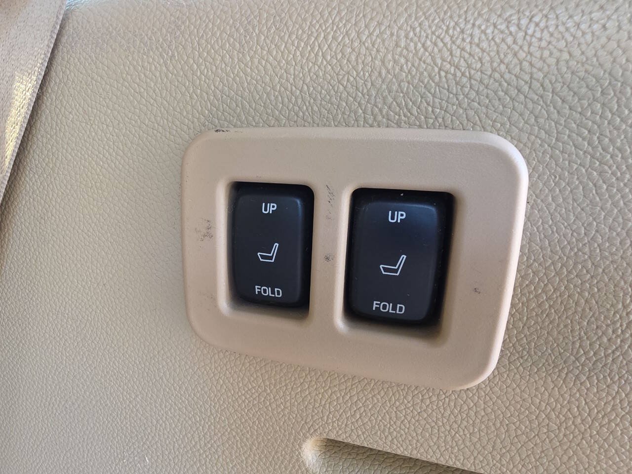 Used 2010 Lincoln Navigator 4WD image 19