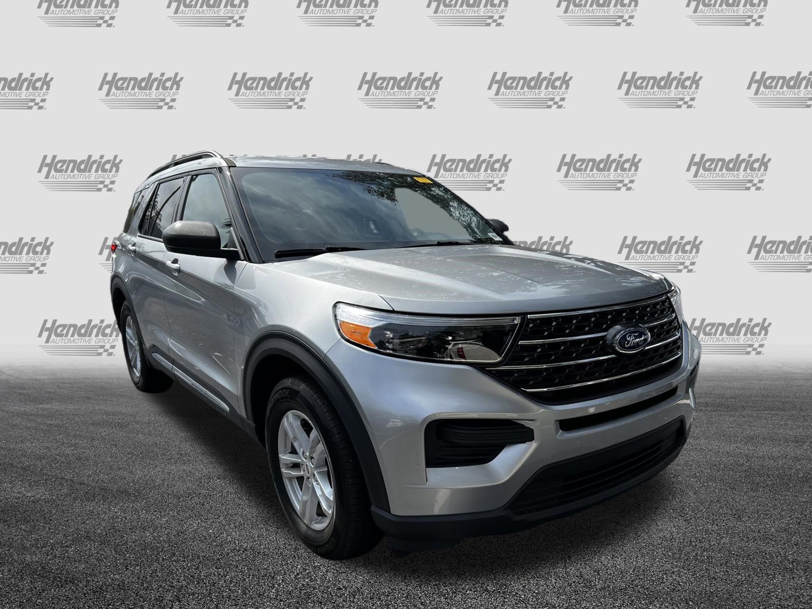 Used 2023 Ford Explorer XLT image 2