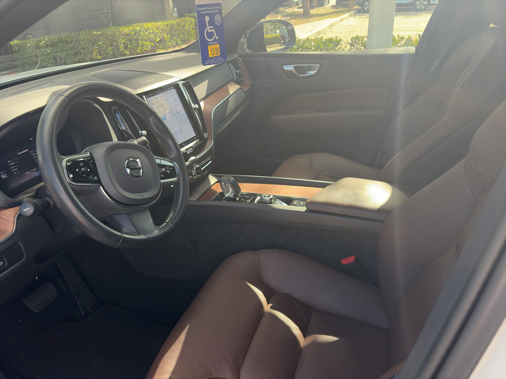 Used 2024 Volvo XC60 B5 Plus image 3