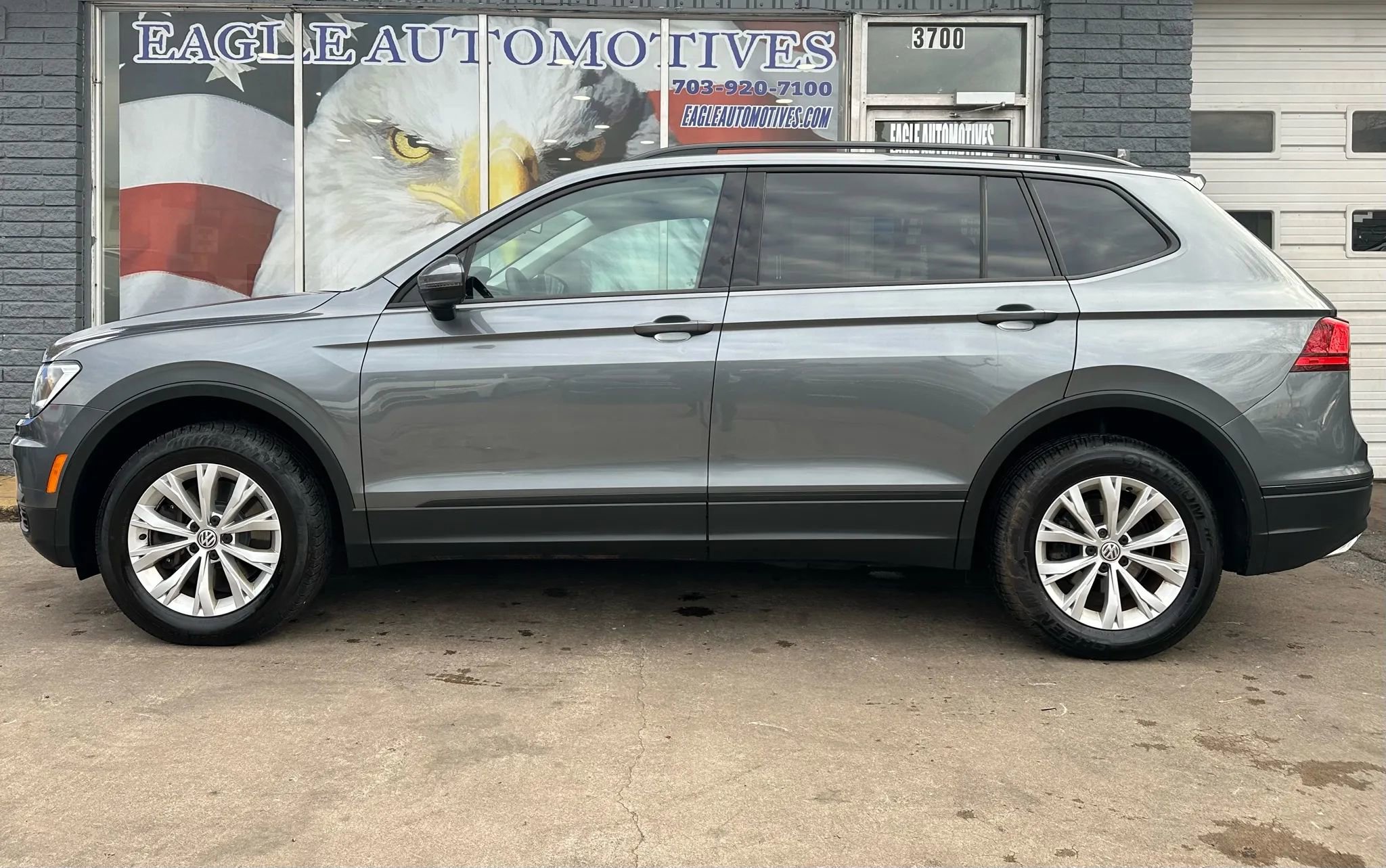 Used 2018 Volkswagen Tiguan S image 2