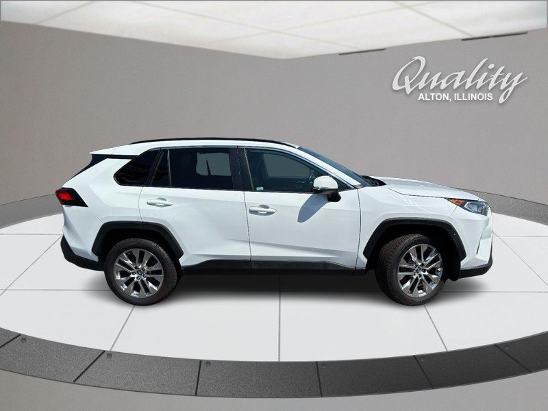 Used 2020 Toyota RAV4 XLE Premium FWD image 3