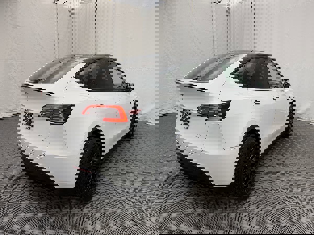 Used 2020 Tesla Model Y Long Range image 5