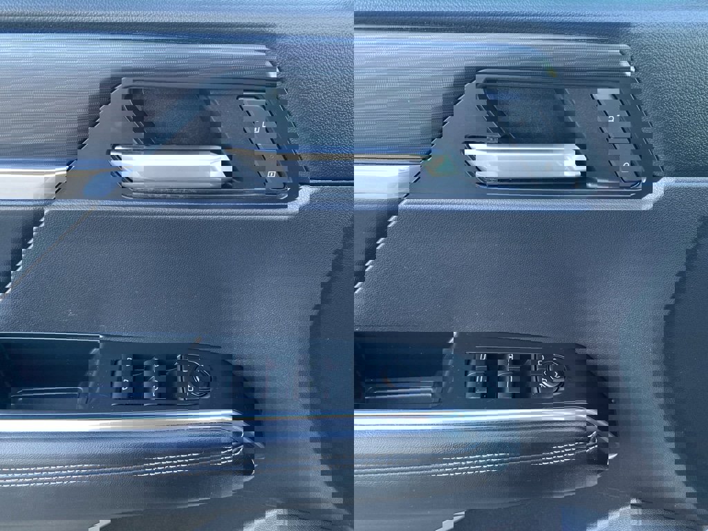 Used 2025 GMC Acadia Elevation image 27