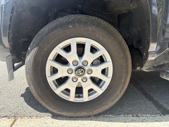 Used 2024 Toyota Tacoma SR5 AWD/4WD image 5