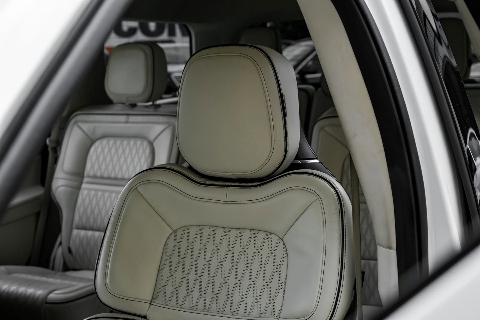 Used 2020 Lincoln Navigator Black Label w/ Cargo Convenience Package AWD/4WD image 32