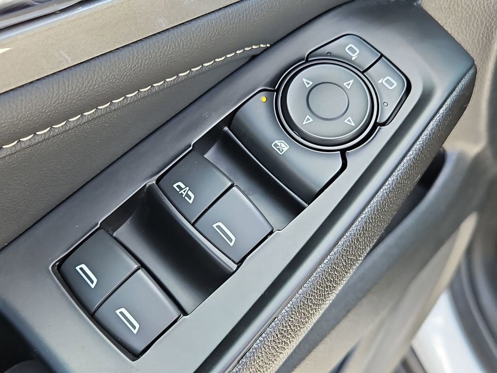Used 2023 Chevrolet Traverse LT FWD image 23