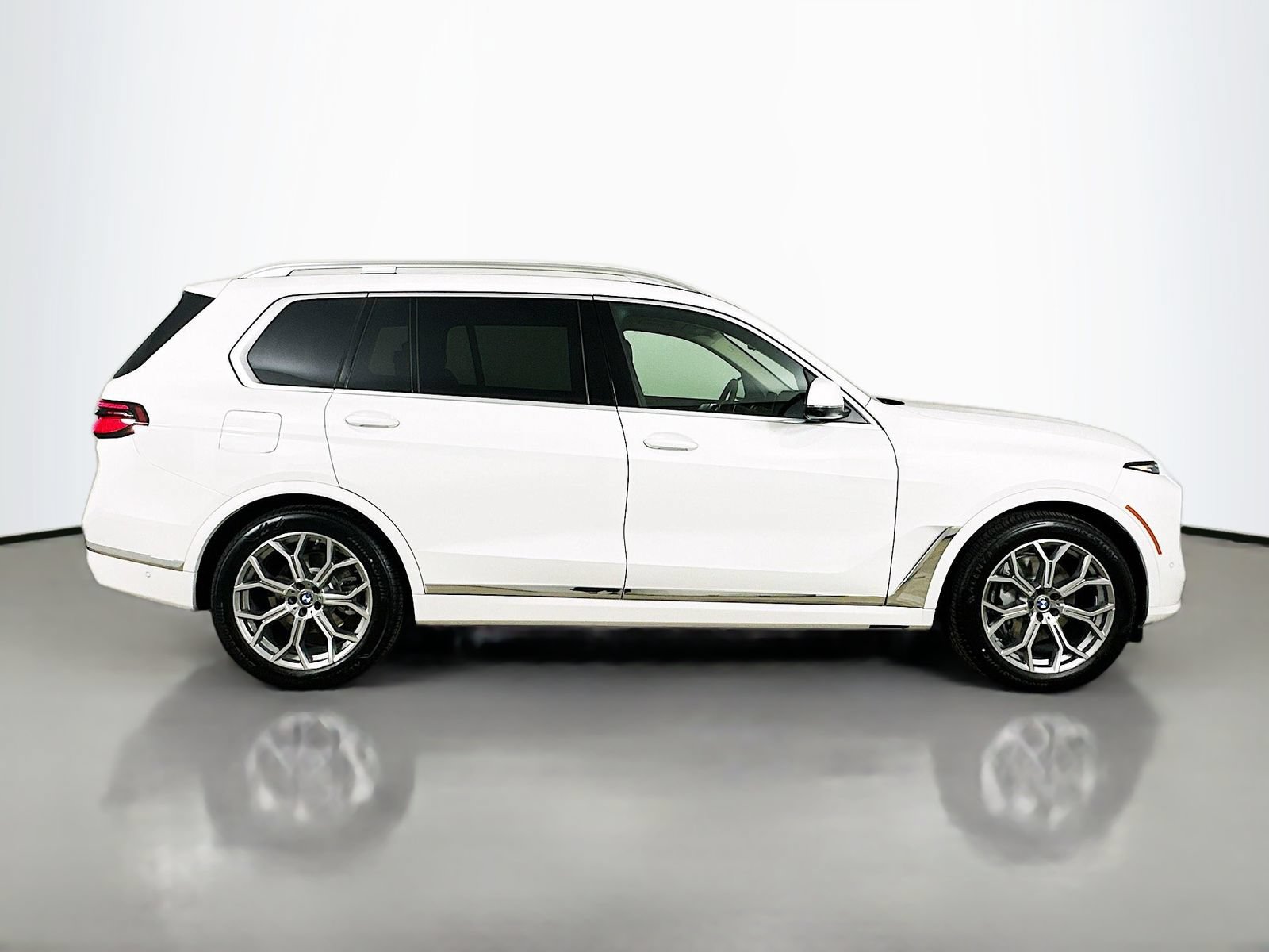 New 2027 BMW X7 xDrive40i w/ Premium Package AWD/4WD image 4