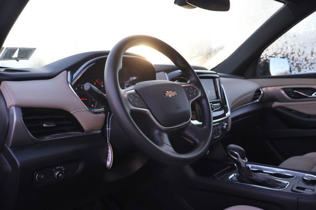 Used 2023 Chevrolet Traverse LS image 8