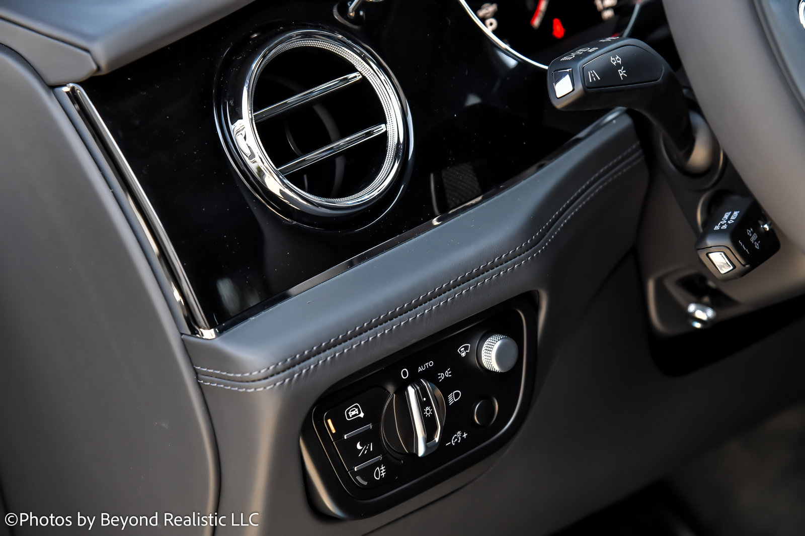 Certified 2023 Bentley Bentayga Plug-In Hybrid AWD/4WD image 31