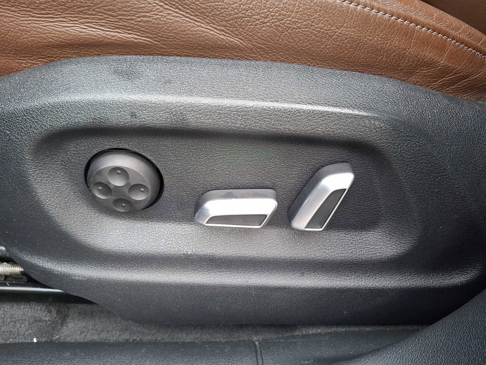 Used 2017 Audi Q5 2.0T Premium Plus w/ Technology Package image 11