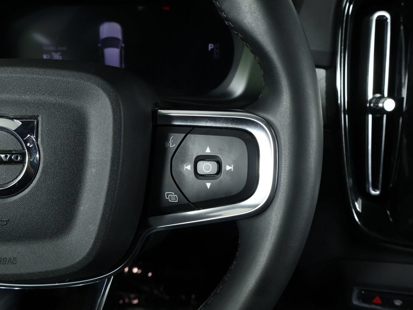 Used 2023 Volvo XC40 Recharge Core AWD/4WD image 11