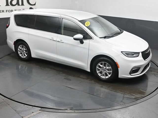 Used 2023 Chrysler Pacifica Touring-L FWD image 37