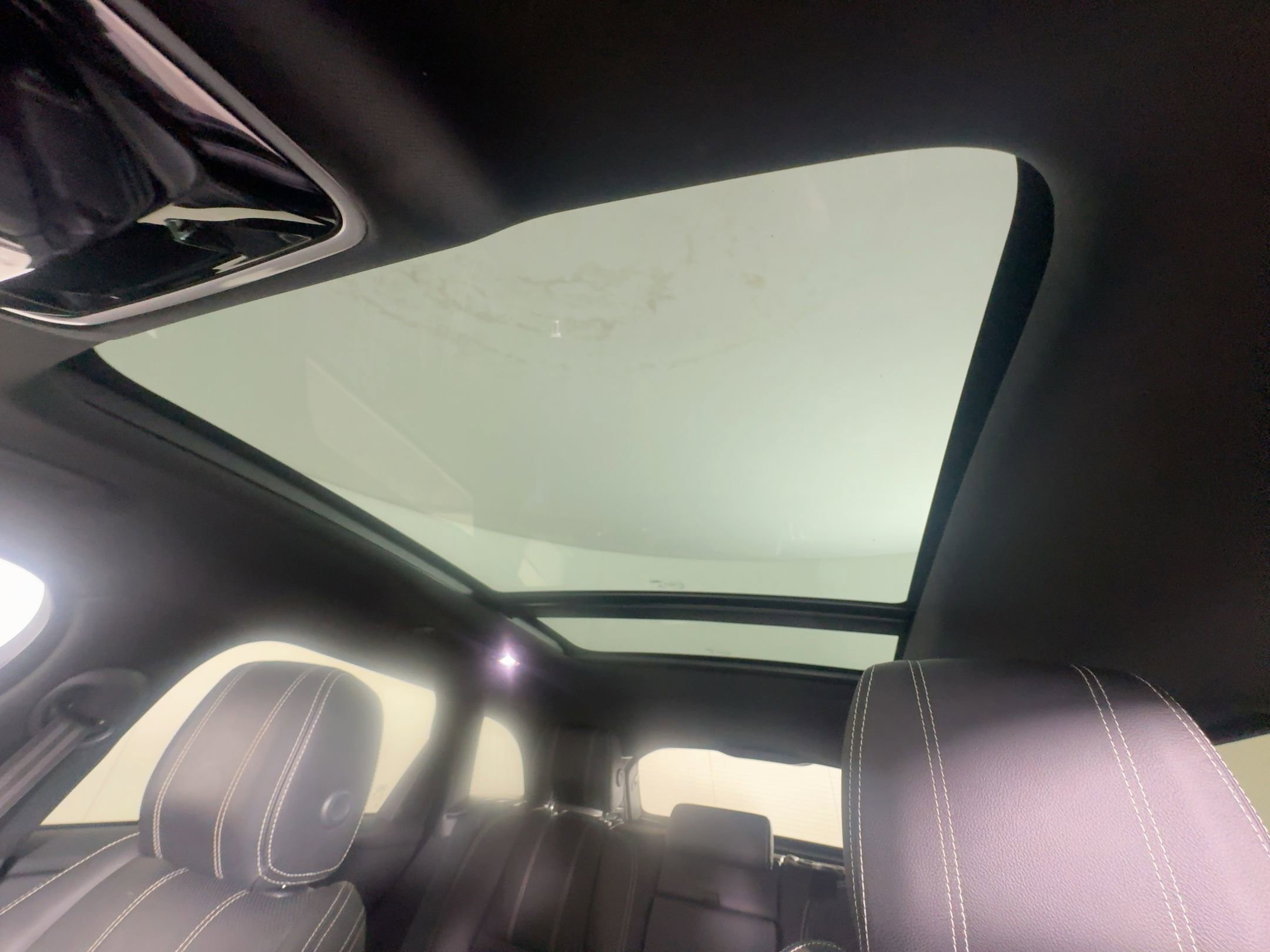 Used 2022 Land Rover Range Rover Velar R-Dynamic S image 16