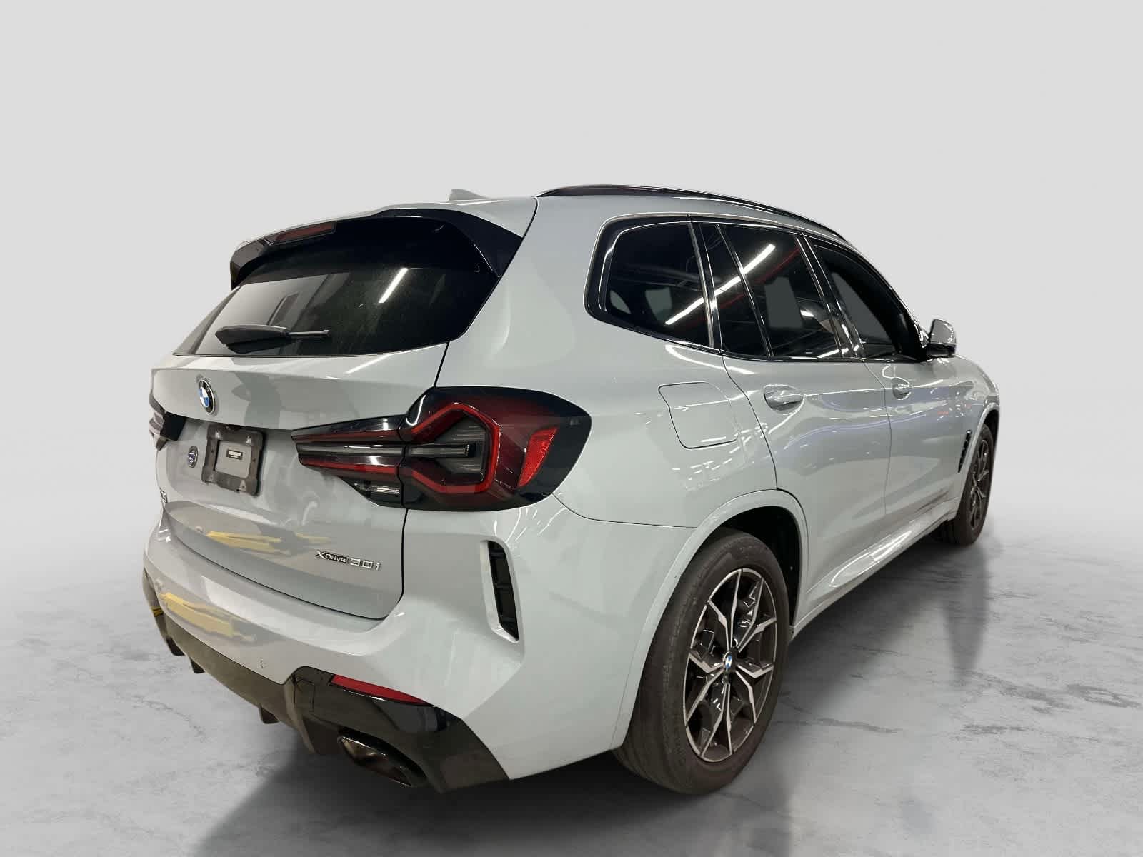 Used 2023 BMW X3 xDrive30i w/ M Sport Package AWD/4WD image 5