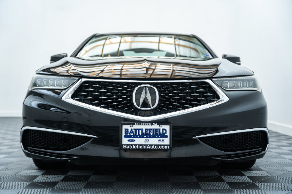 Used 2018 Acura TLX FWD image 2