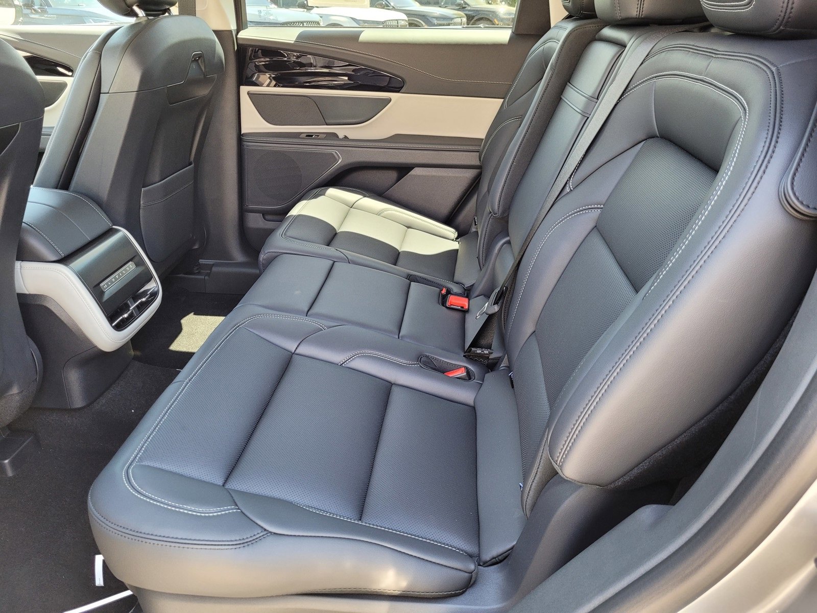 New 2025 Lincoln Nautilus Premier image 7