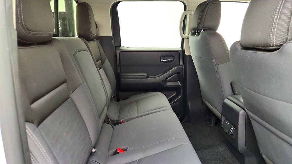 Used 2023 Nissan Frontier SV w/ SV Convenience Package AWD/4WD image 21