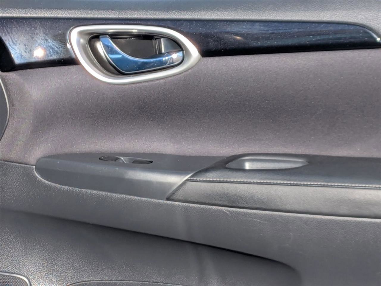 Used 2017 Nissan Sentra SV FWD image 29