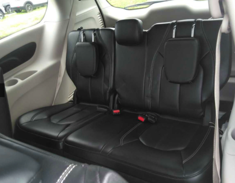 Used 2023 Chrysler Pacifica Touring-L FWD image 9