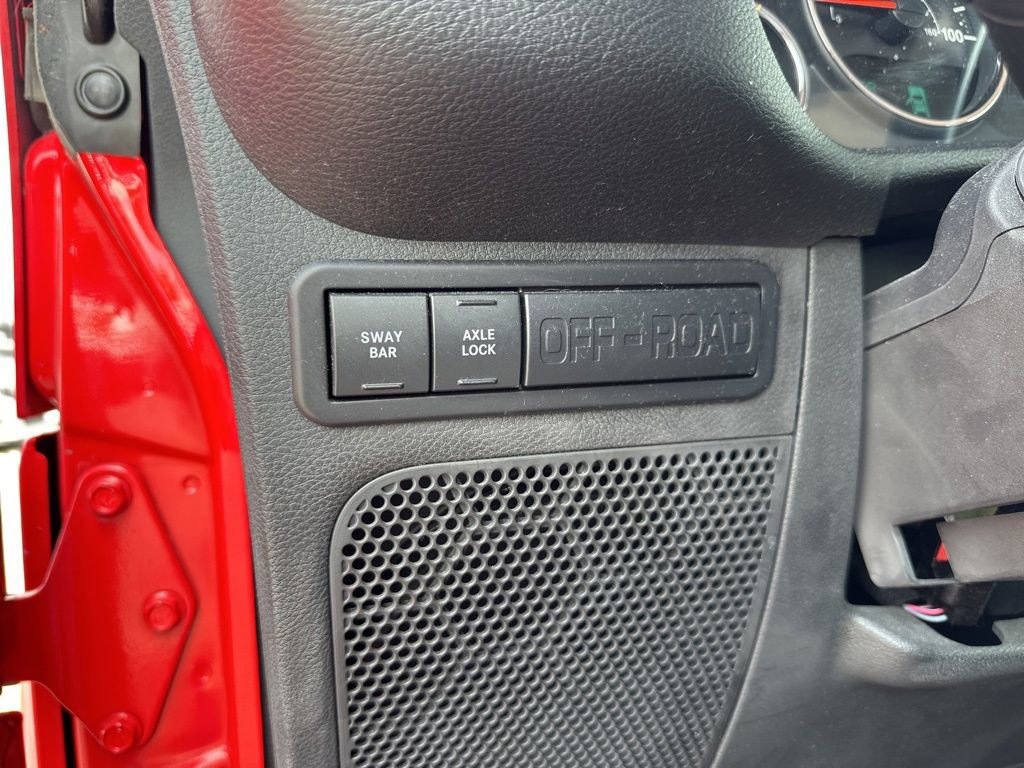 Used 2015 Jeep Wrangler Unlimited Rubicon w/ Connectivity Group AWD/4WD image 19