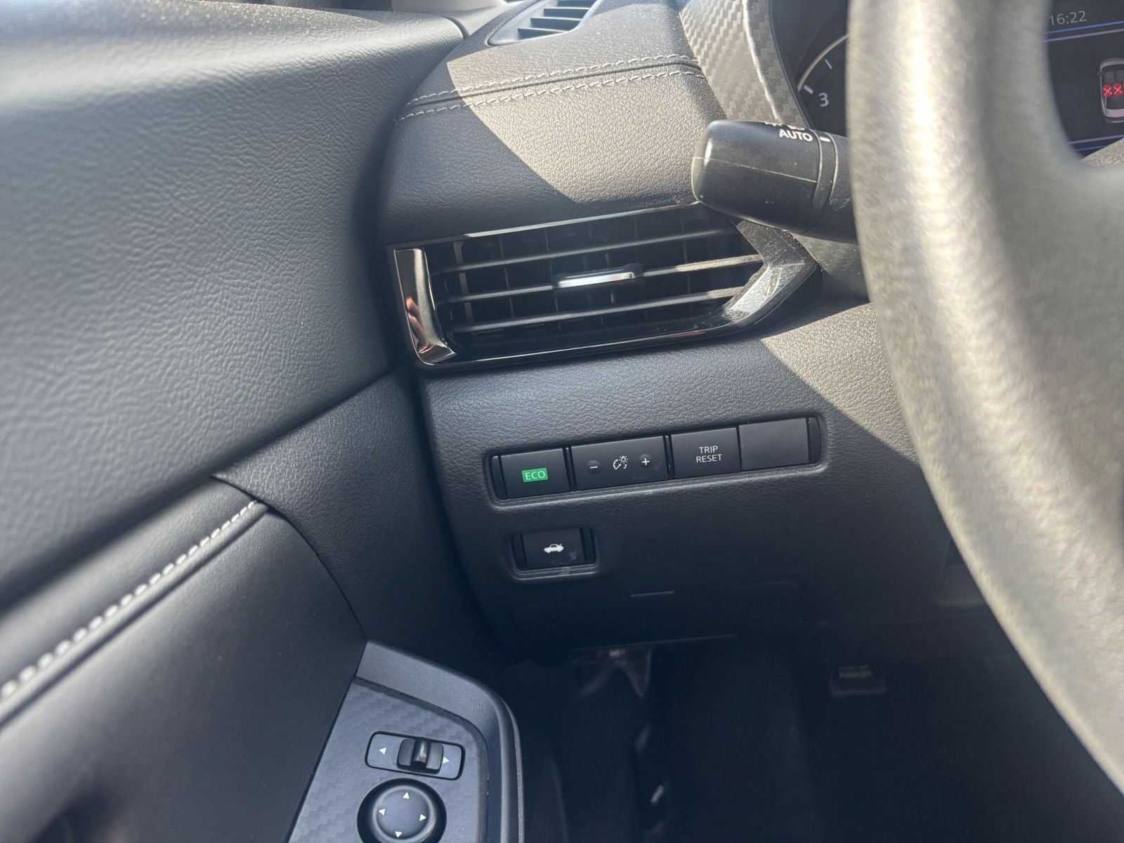 Used 2025 Nissan Sentra SV FWD image 31