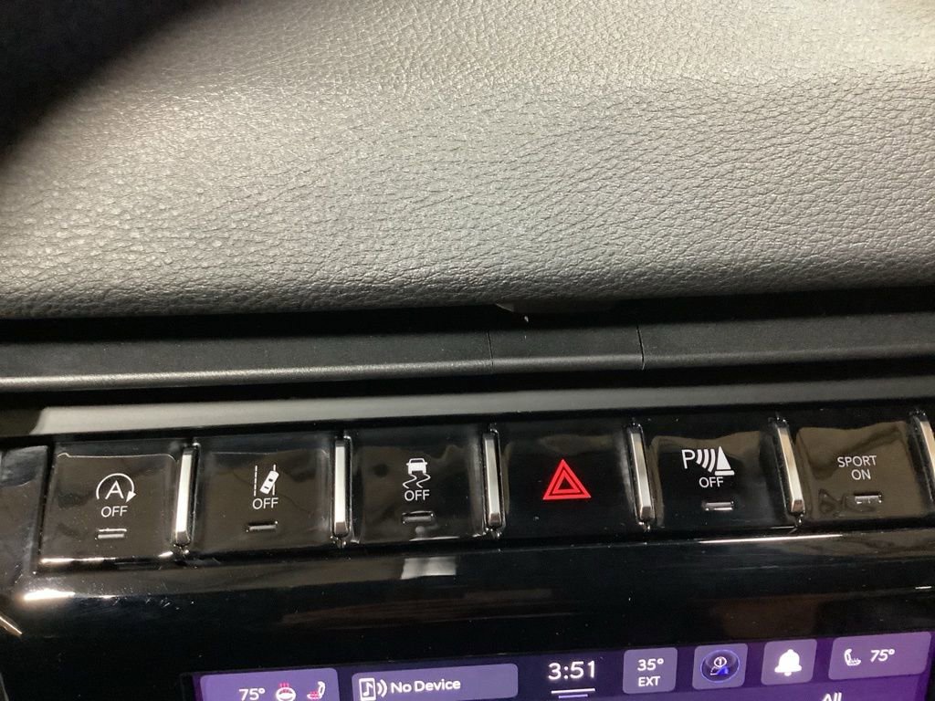 Used 2023 Jeep Grand Cherokee Altitude image 35