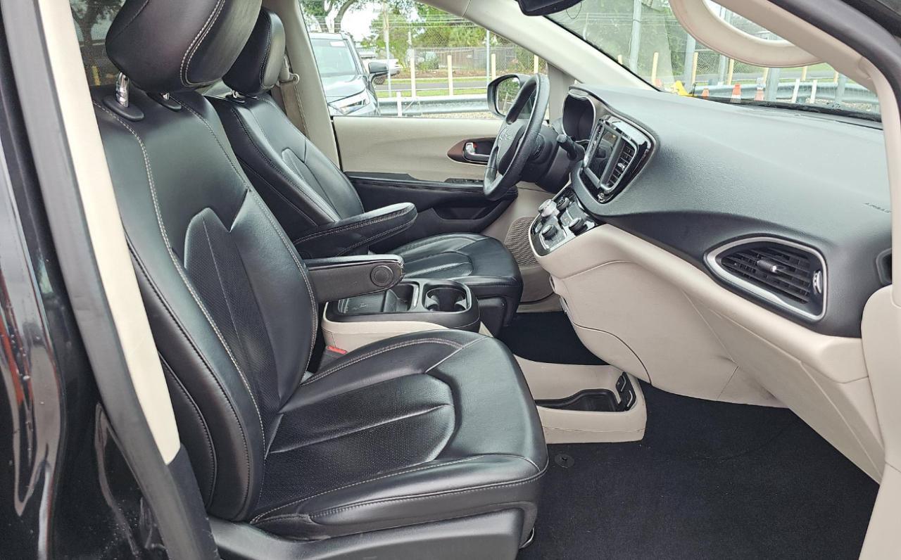 Used 2020 Chrysler Voyager Lxi FWD image 11