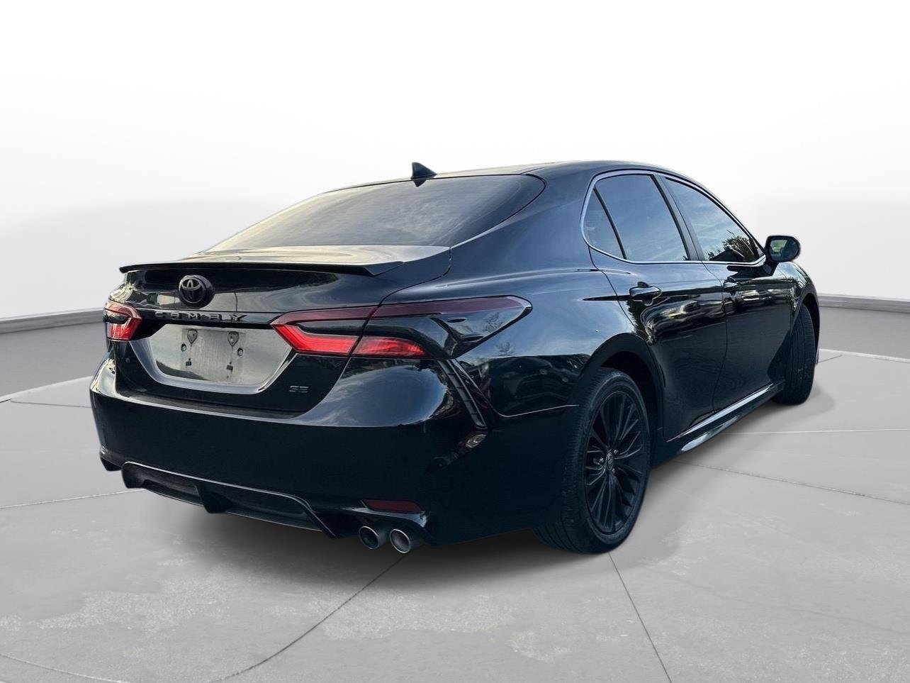 Used 2021 Toyota Camry SE image 4