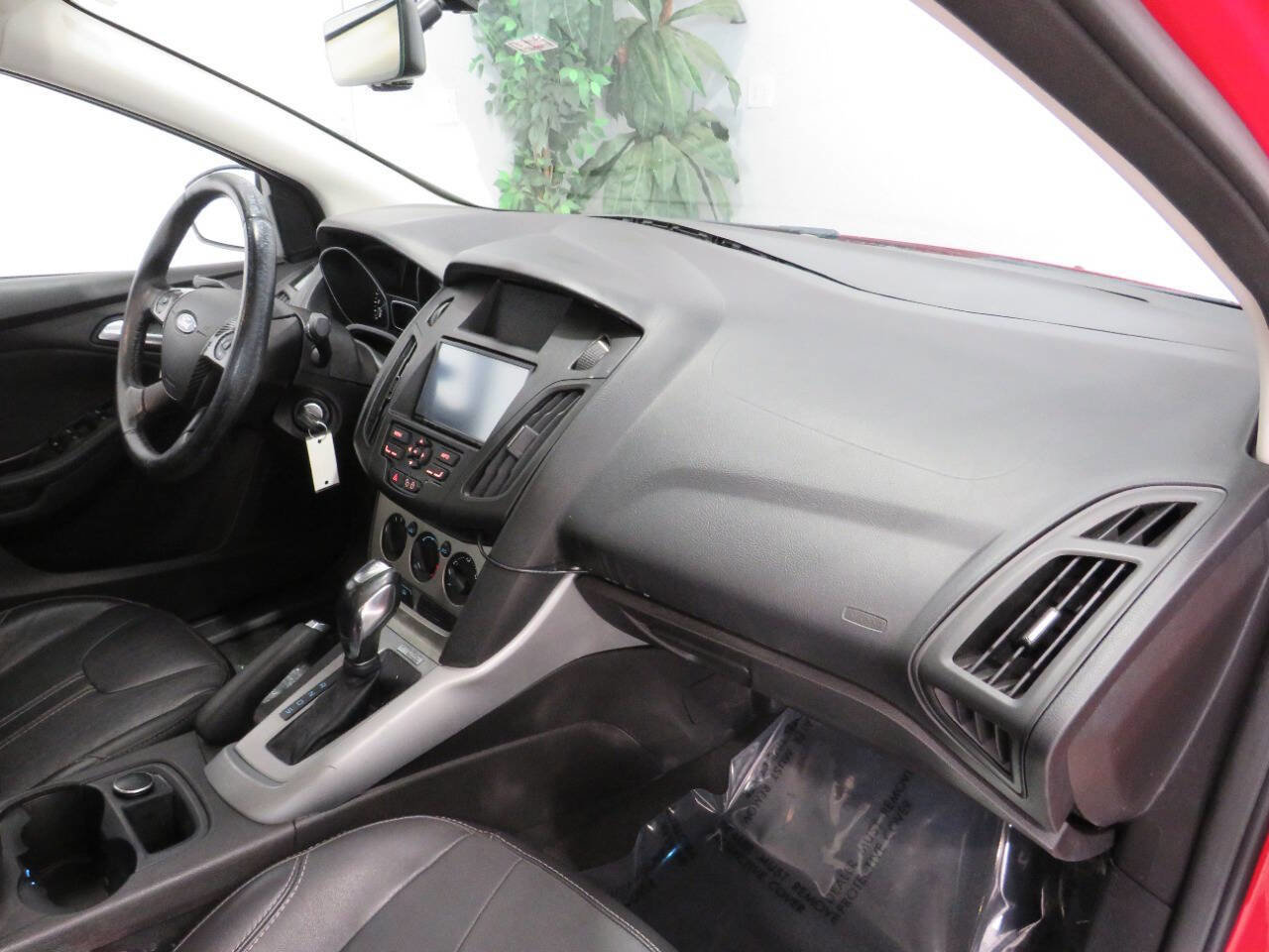 Used 2014 Ford Focus SE w/ Equipment Group 201A image 9