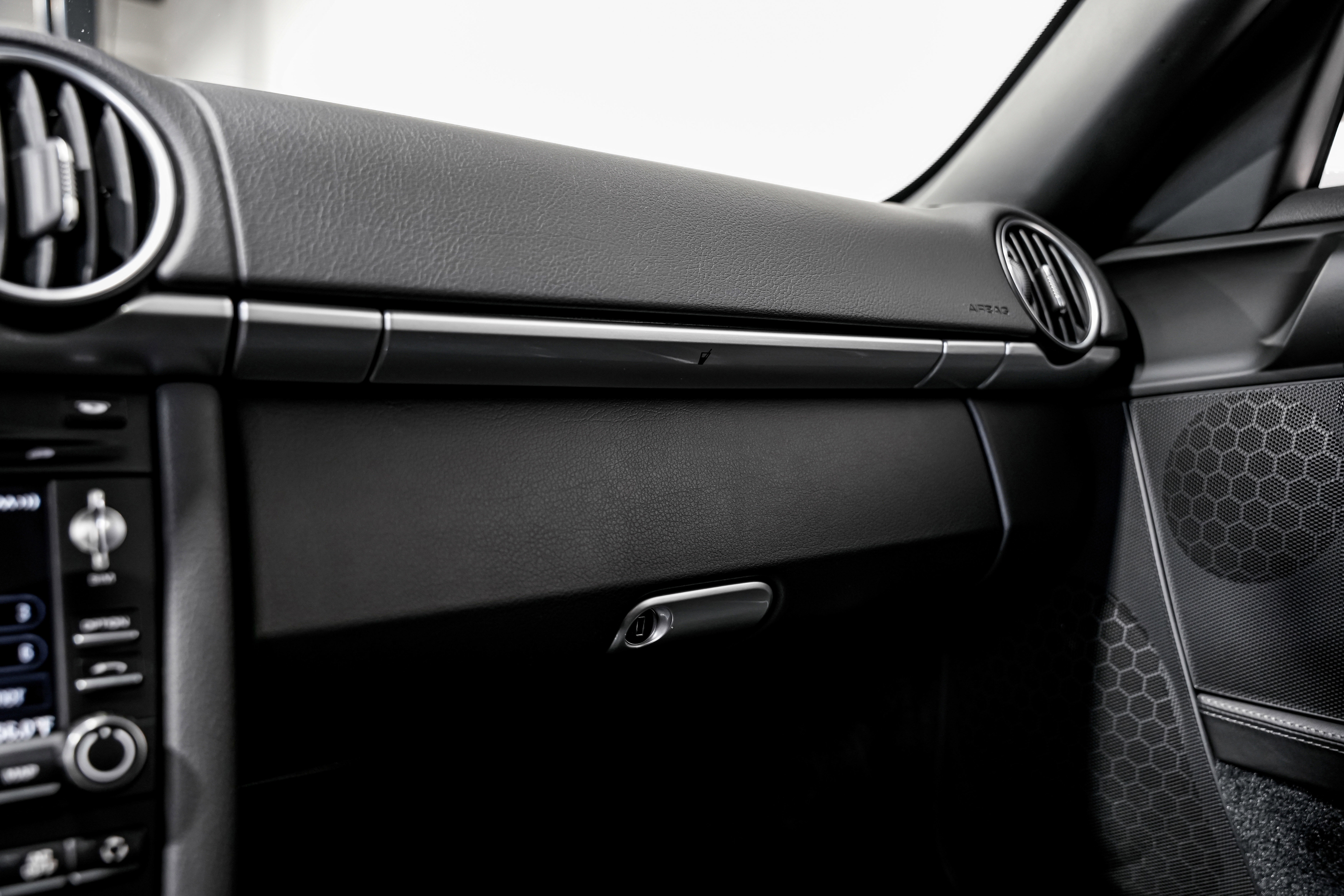 Used 2011 Porsche Cayman S image 16