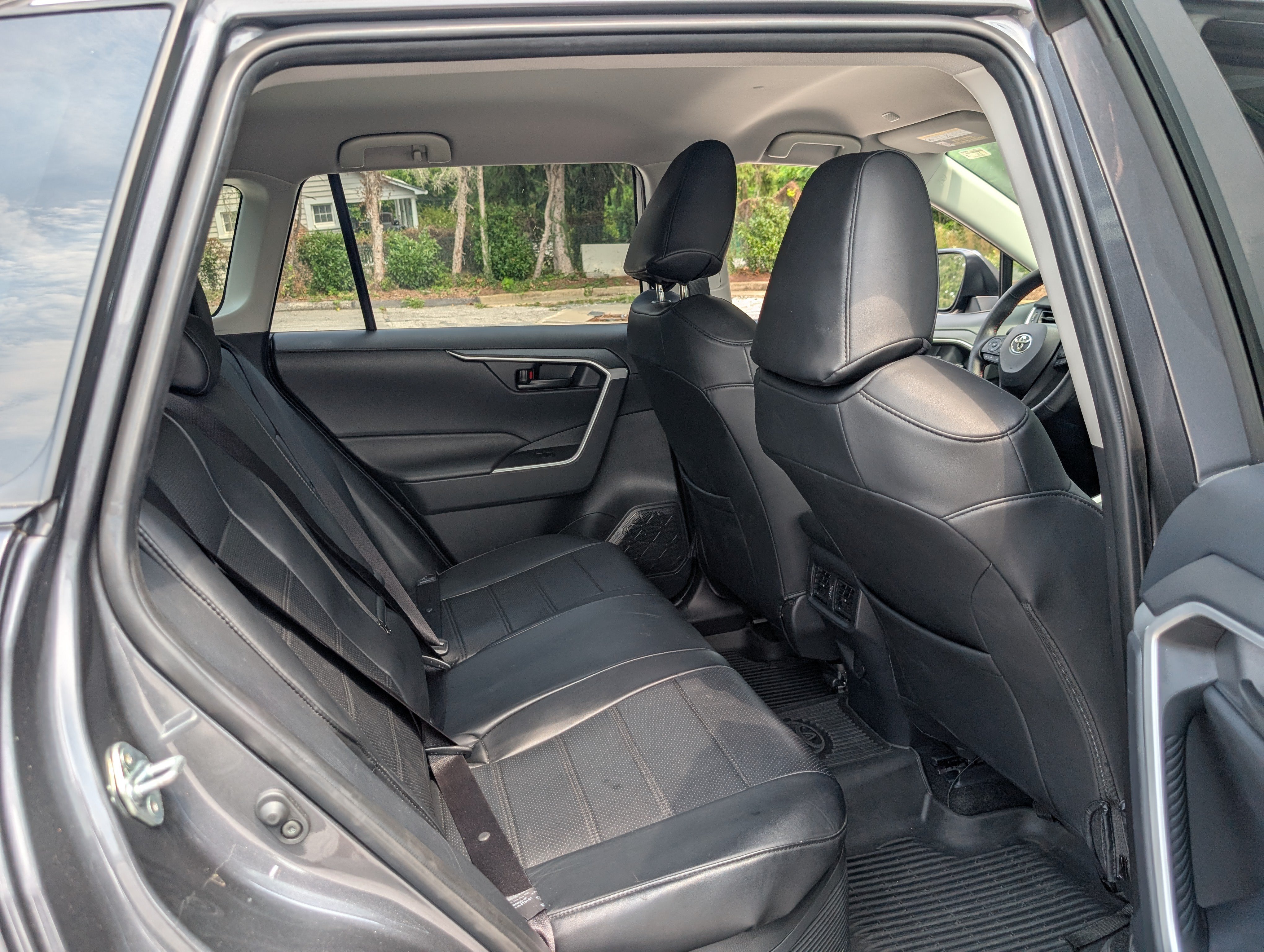 Used 2025 Toyota RAV4 LE AWD/4WD image 12