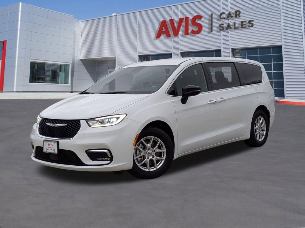 Used 2025 Chrysler Pacifica Select image 1