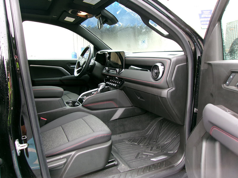 Used 2024 Chevrolet Colorado Z71 w/ Z71 Convenience Package 2 AWD/4WD image 10