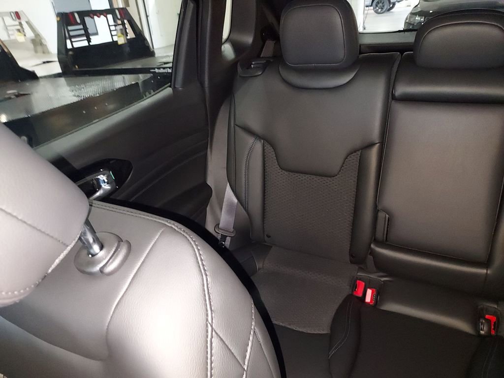 New 2026 Jeep Compass Latitude image 12