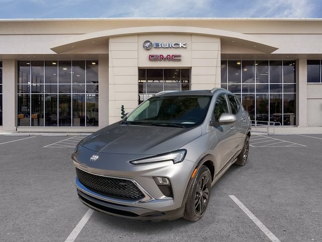 Used 2025 Buick Encore GX Sport Touring FWD image 5