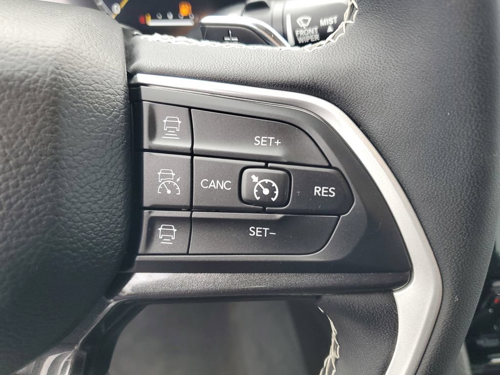 Used 2023 Jeep Grand Cherokee L Laredo AWD/4WD image 12